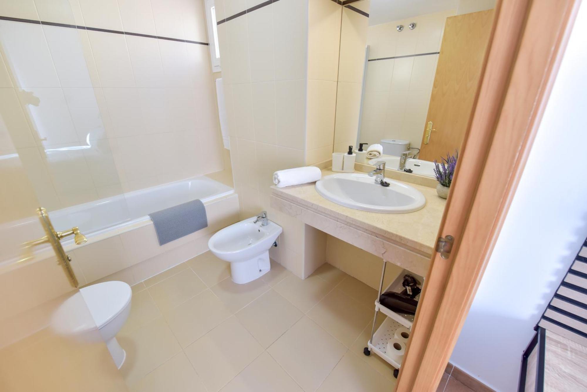 New Premium Apartment - Free Parking & Pools La Algaba Екстериор снимка